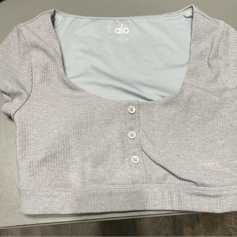 Alo Yoga Blissful Bra henley top Gray size Small